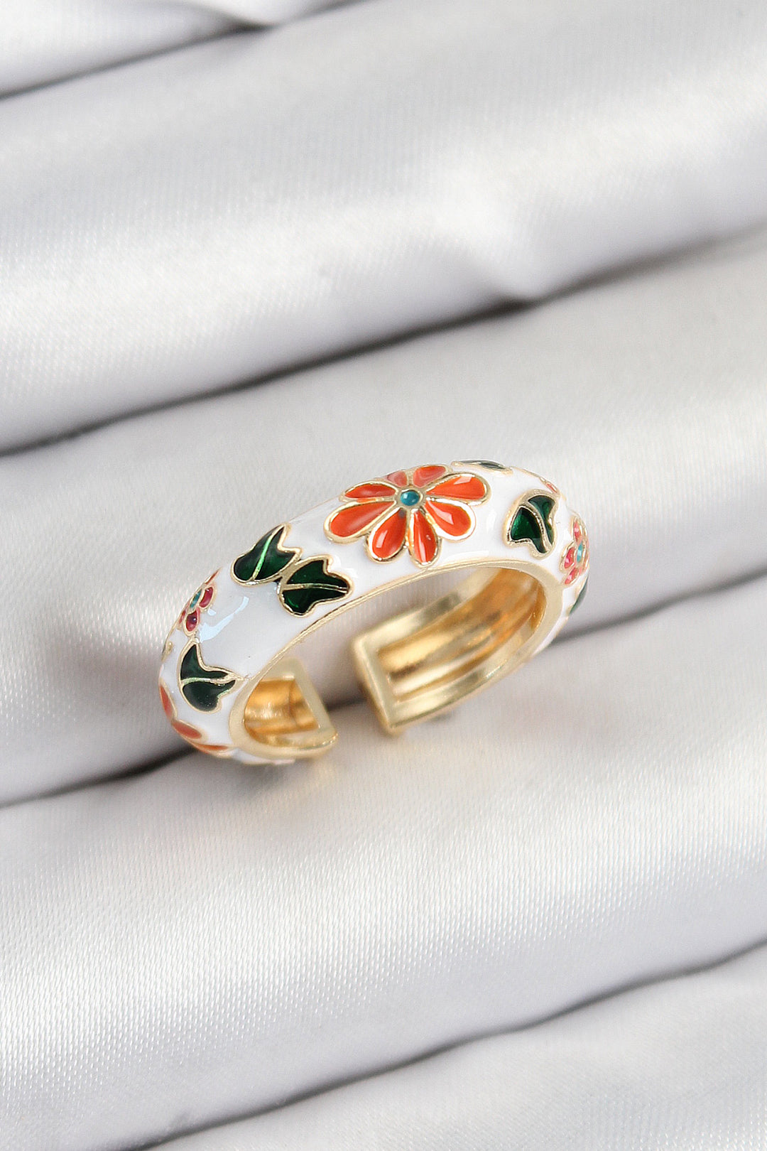 EBJ Rice White Enamel Flower Motif Gold Color Adjustable Women's Ring - Fellbach