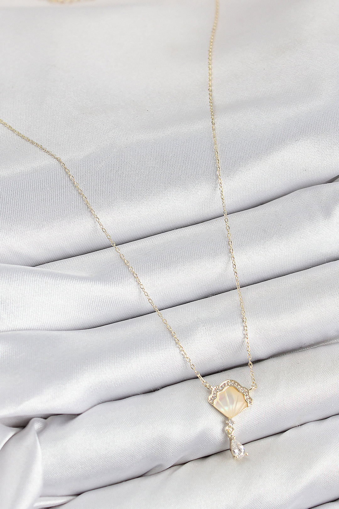 EBJ Rice Zircon Stone Oyster Model Gold Color Women's Necklace - Marco de Canavezes