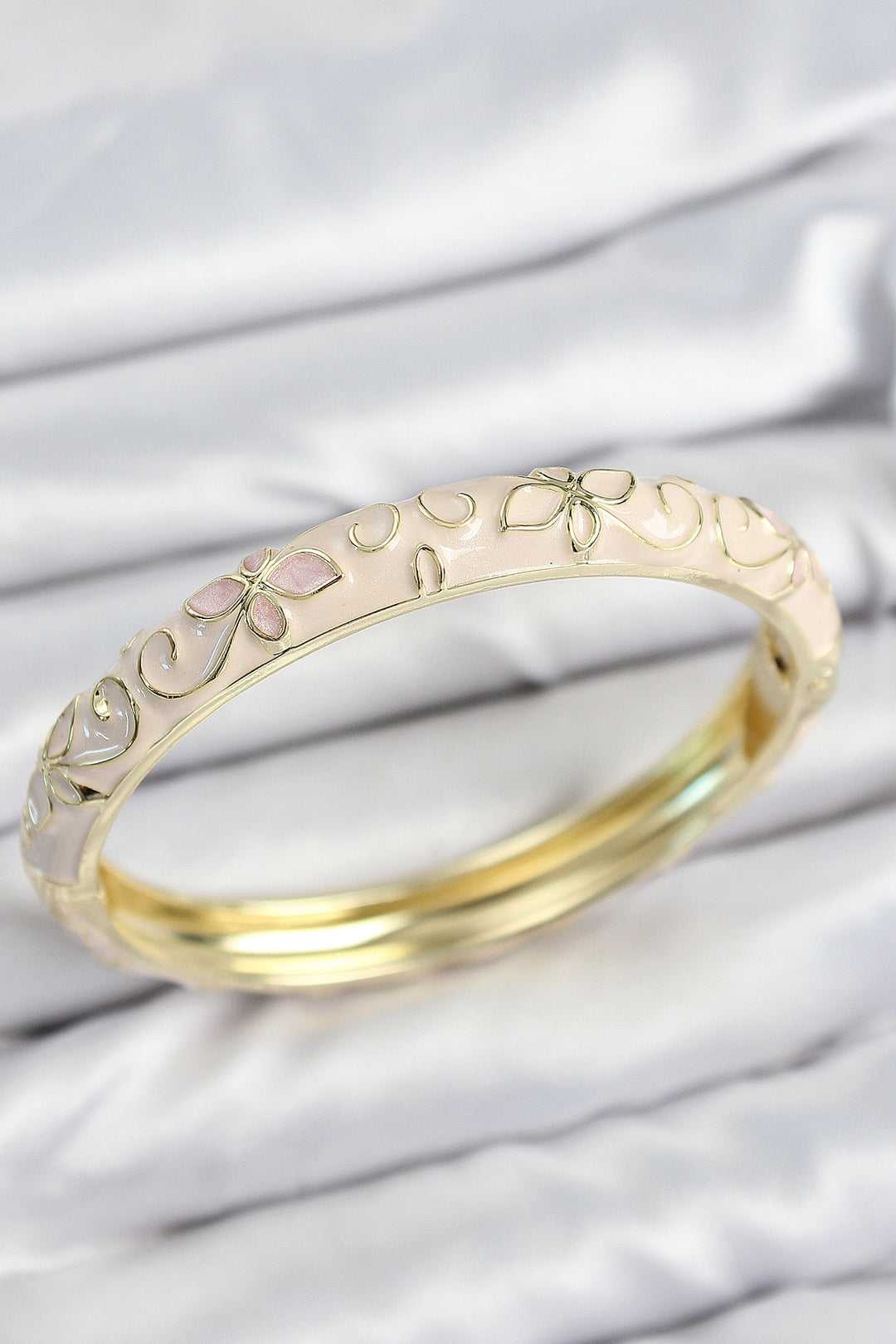 EBJ Mineli Rice Cream Bracelet with Flower Motif Gold for Women - Nuevo Casas Grandes