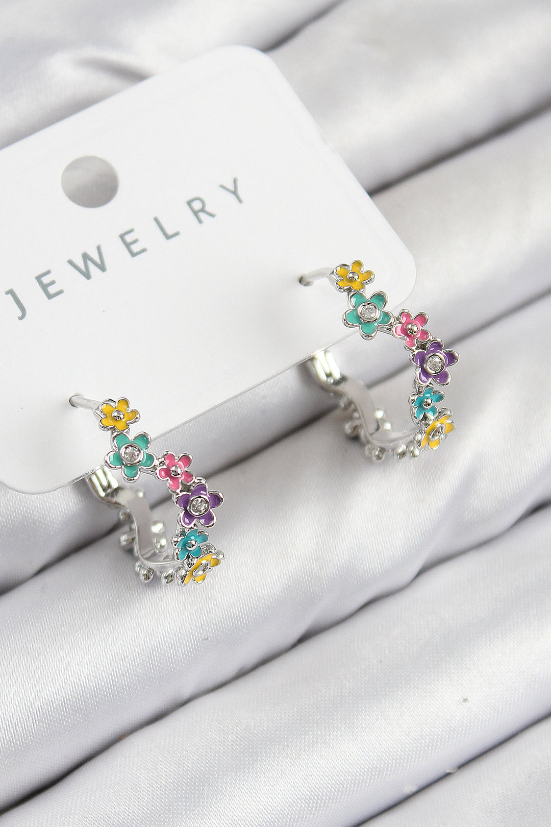 EBJ Rice Colored Daisy Pattern Silver Color Women's Earring - Lompoc