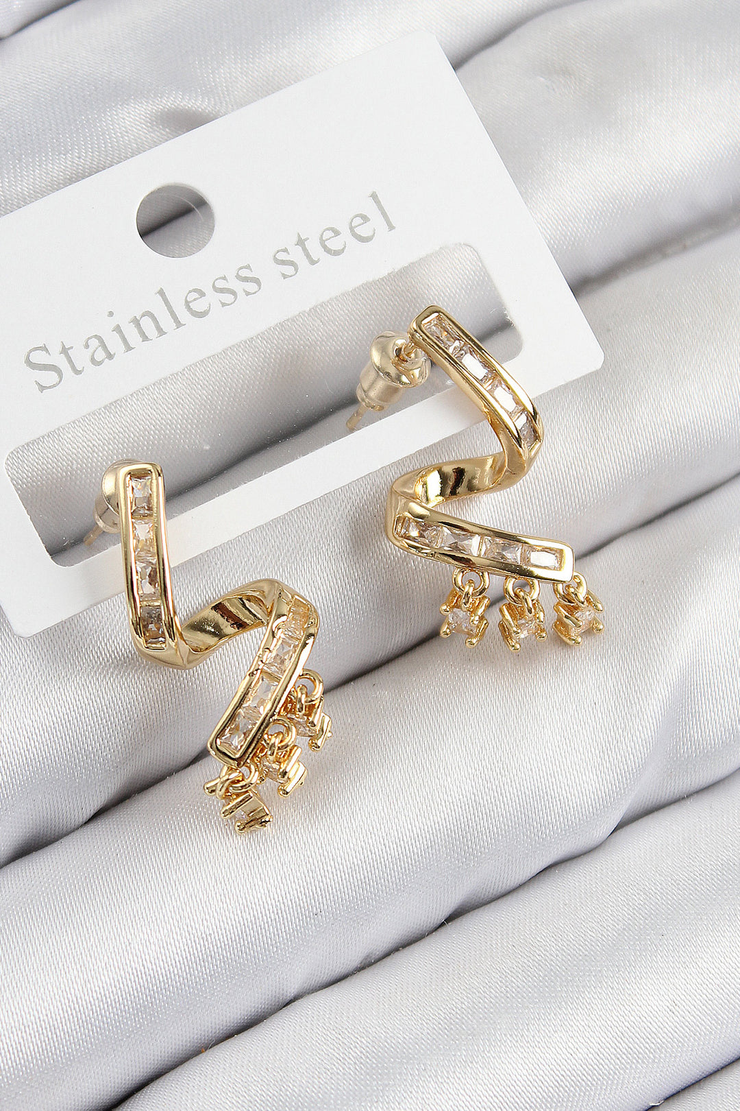 EBJ Rice Zircon Stone Curved Model Gold Color Women's Earring - Tecomán