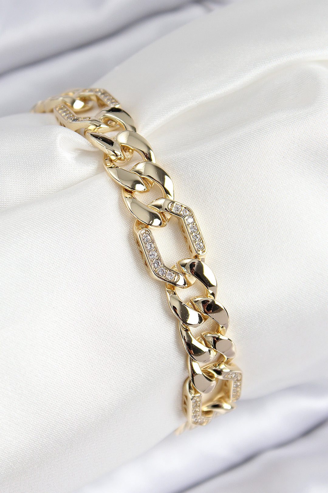 EBJ VIP Rice Zircon Stone Parted Chain Model Gold Color Women's Bracelet - Wismar