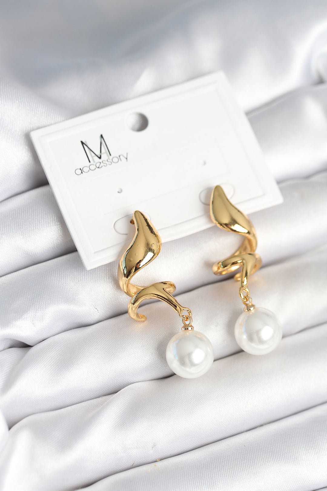 EBJ Pearl Detailed Spiral Model Gold Color Brass Women's Earring - Nuevo Laredo