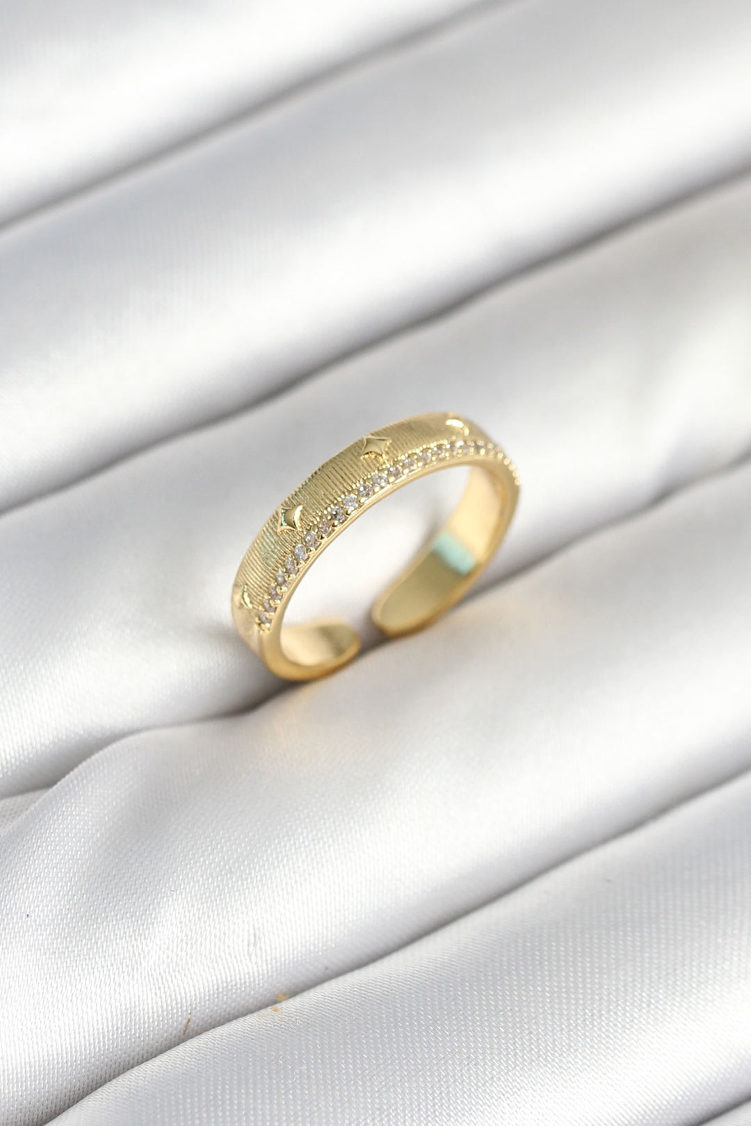 EBJ Gold Color Striped Zircon Stone Women's Ring - Torreón