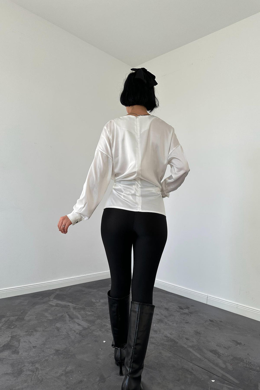 ELS Bicycle Collar Blouse - White - Dordrecht
