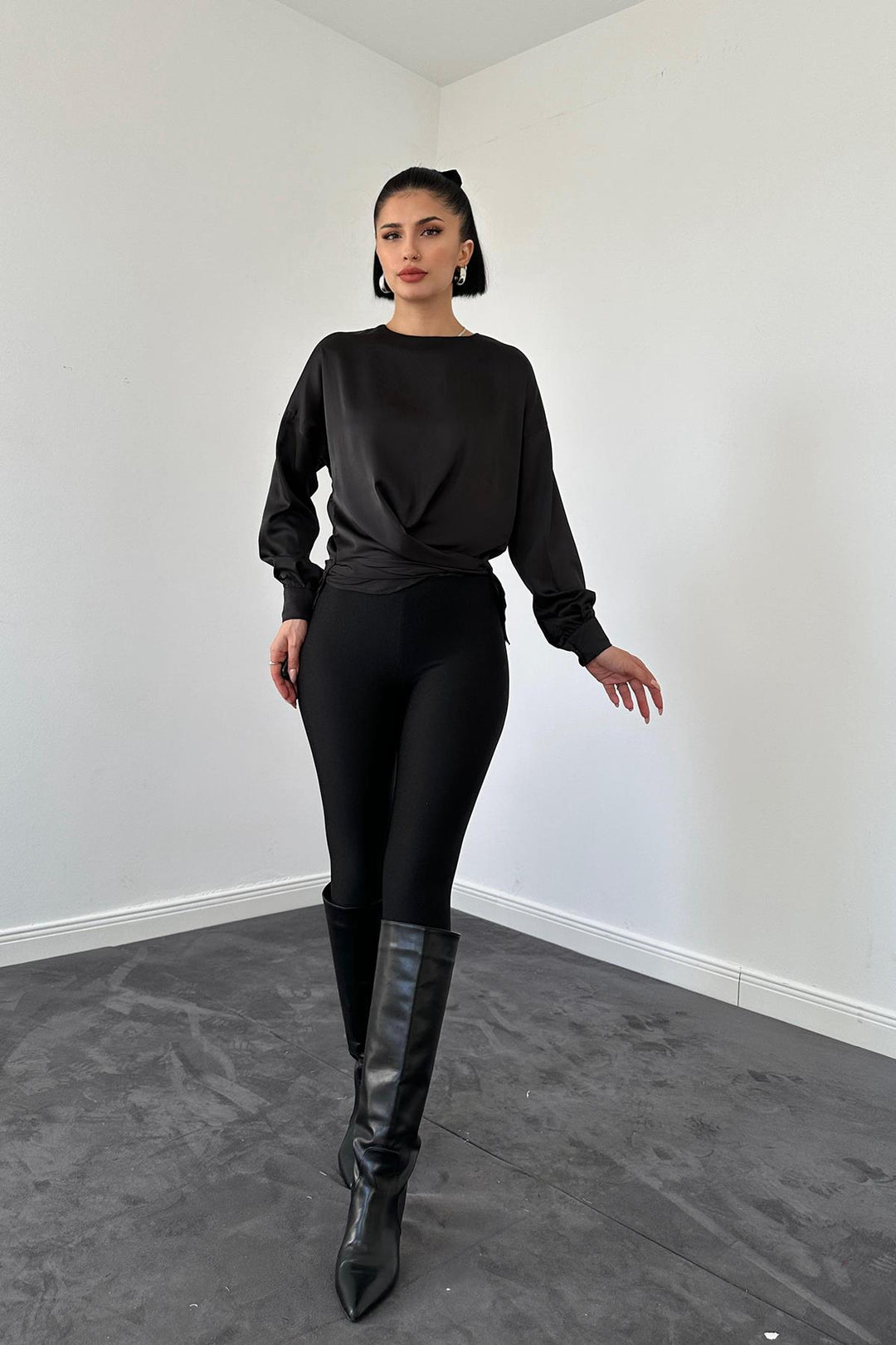 ELS Bicycle Collar Blouse - Black - Bitterfeld