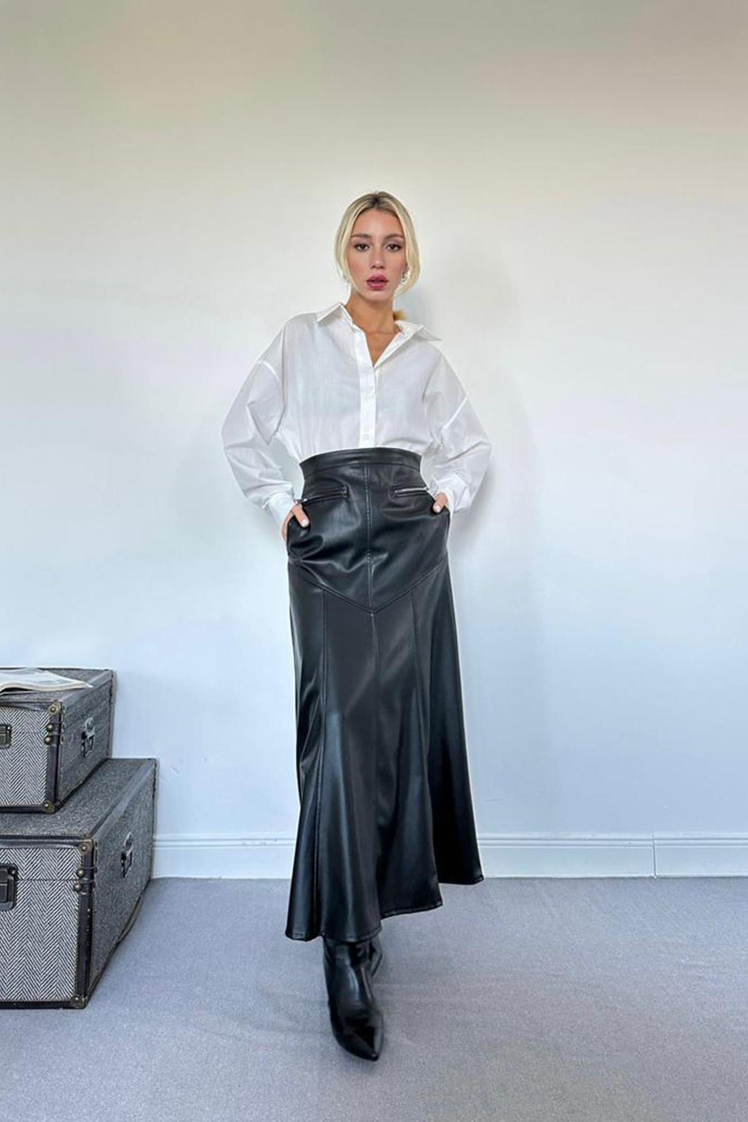 ELS Leather Skirt with Zipper Detail - Black - Ameca