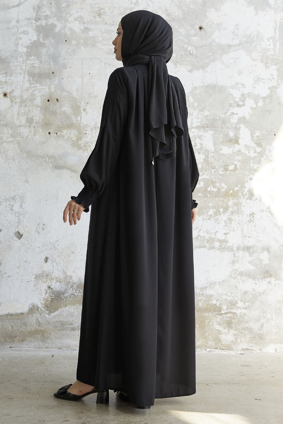 MDS Women Pleated Detail Ruched Abaya - Black - Liverpool