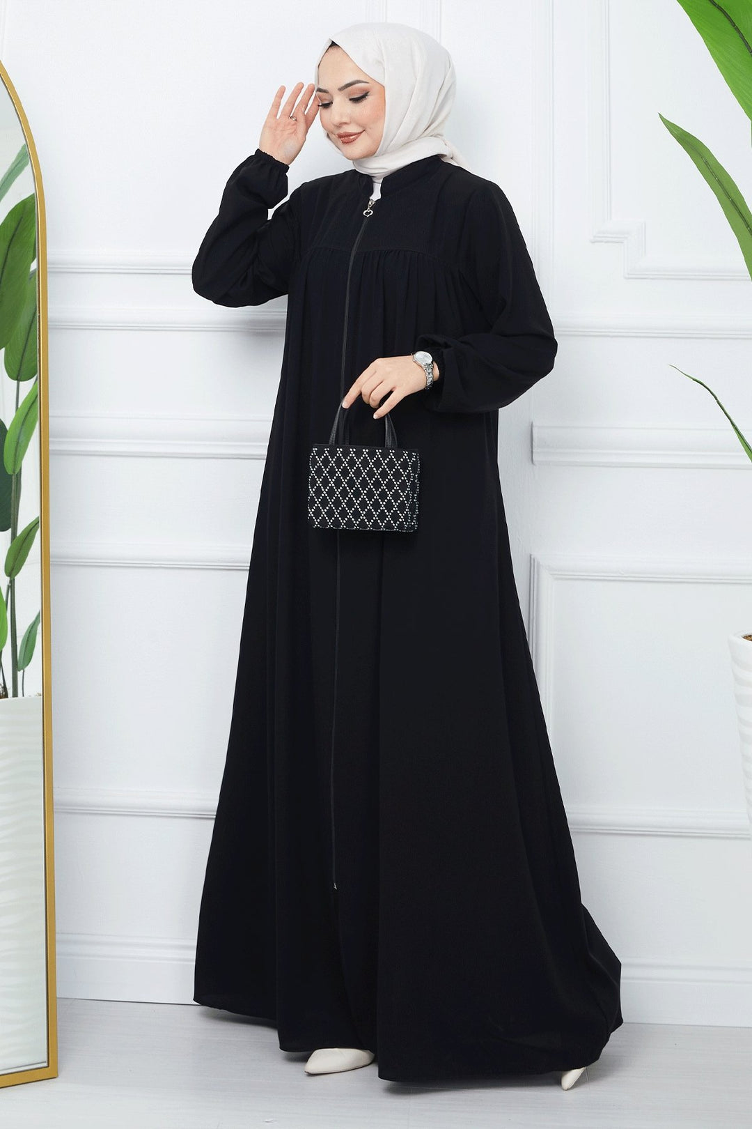 MDS Women Pleated Medina Silk Abaya - Black - Saint-Ouen