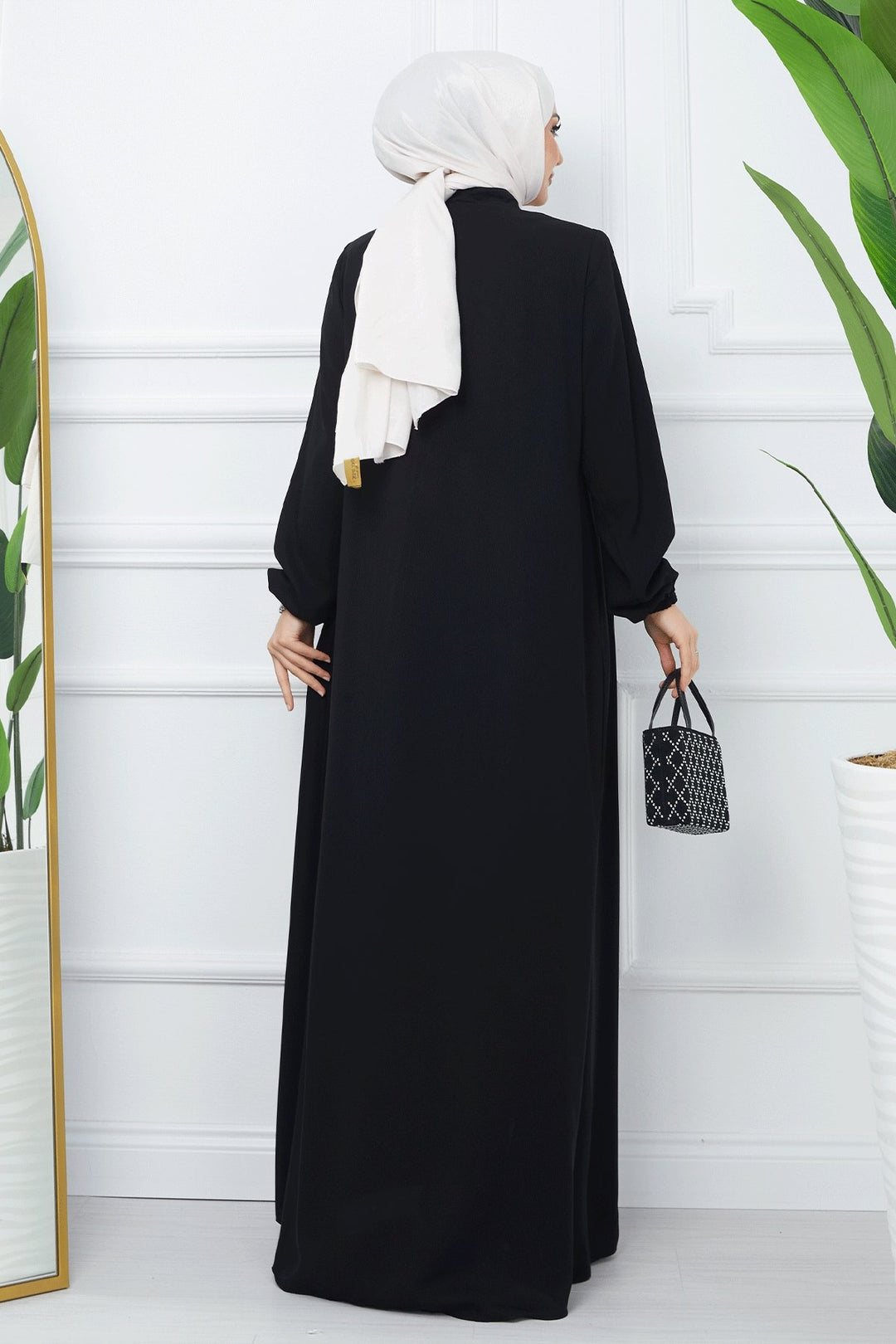 MDS Women Pleated Medina Silk Abaya - Black - Saint-Ouen