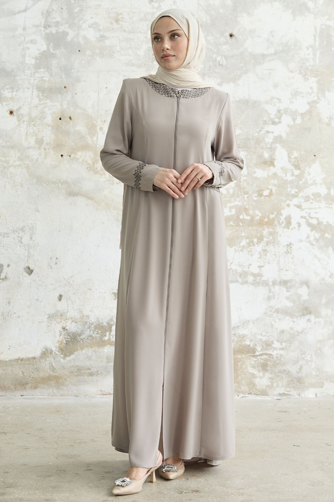 MDS Women Stone-embellished Abaya with Collar and Sleeves - Beige - Vélez-Málaga