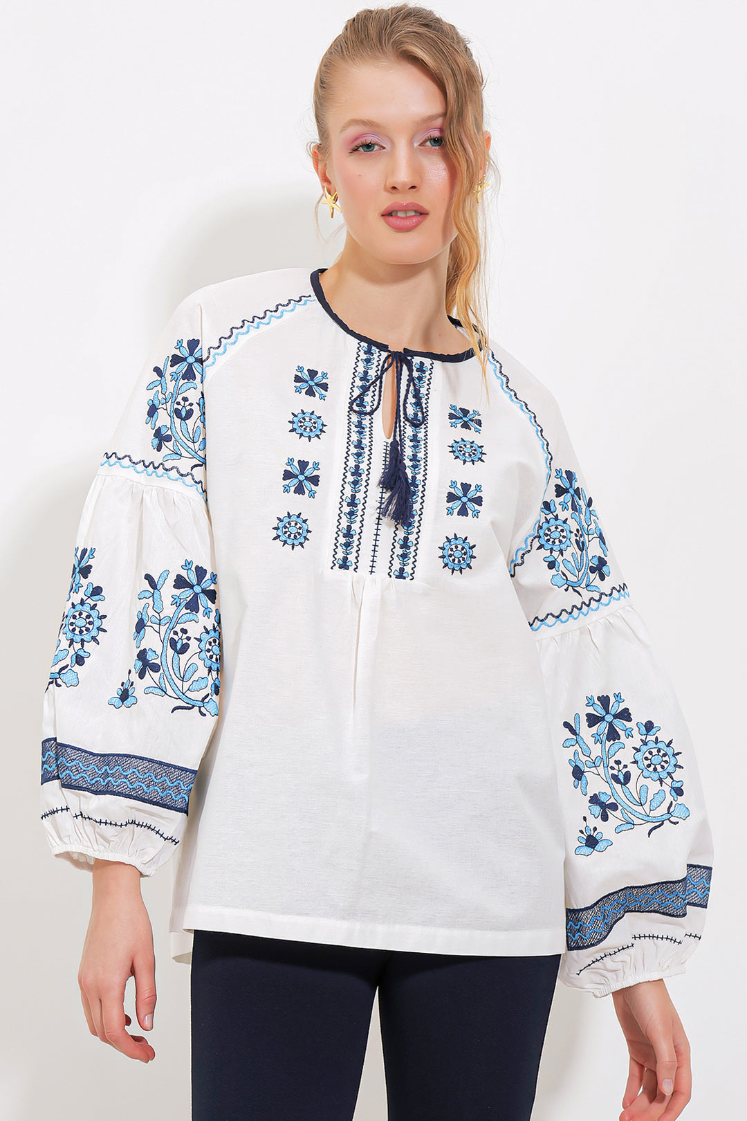 BGD Women Woman Blue Ecru Embroidered Linen Blouse 902 - Avondale
