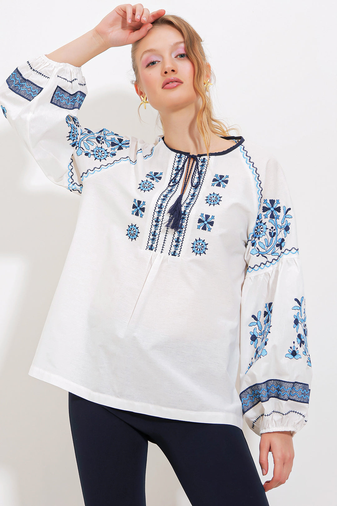 BGD Women Woman Blue Ecru Embroidered Linen Blouse 902 - Avondale