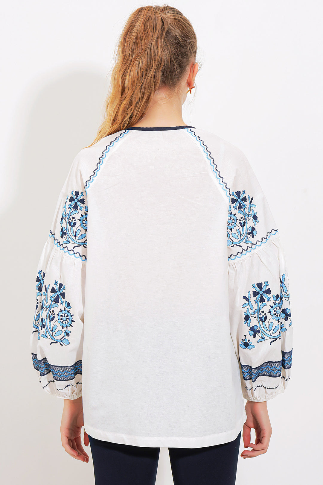 BGD Women Woman Blue Ecru Embroidered Linen Blouse 902 - Avondale
