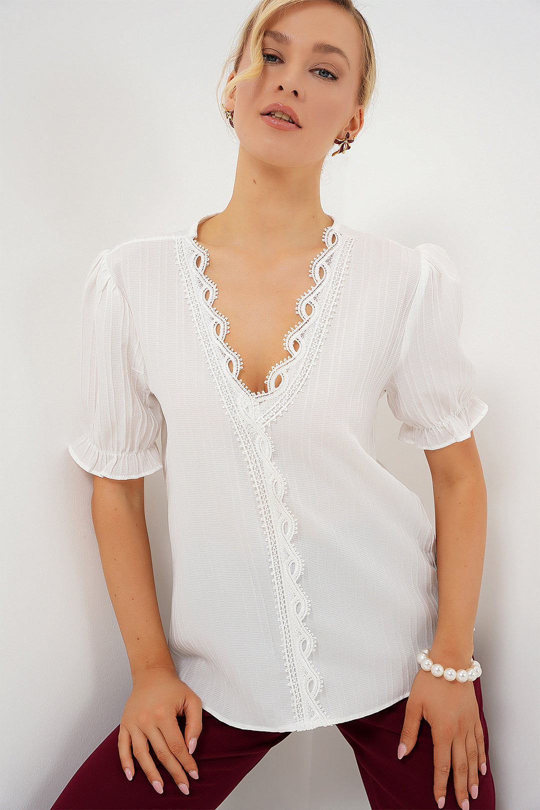 BGD Women Women's V-Neck Lace Blouse 956 - White - Móstoles