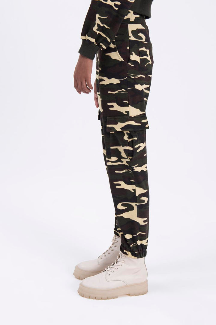 BSL Women Cargo pocket camo jogger pants - Mira