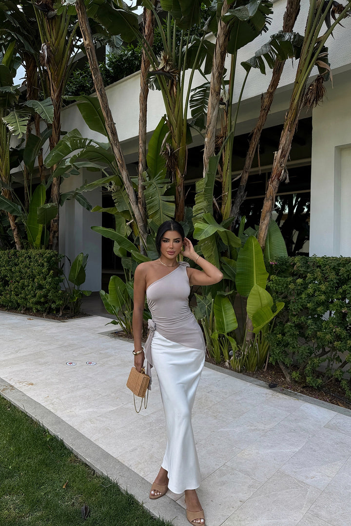 EYY Women Cream Rose Detail Ruffled Blouse - Caldas da Rainha