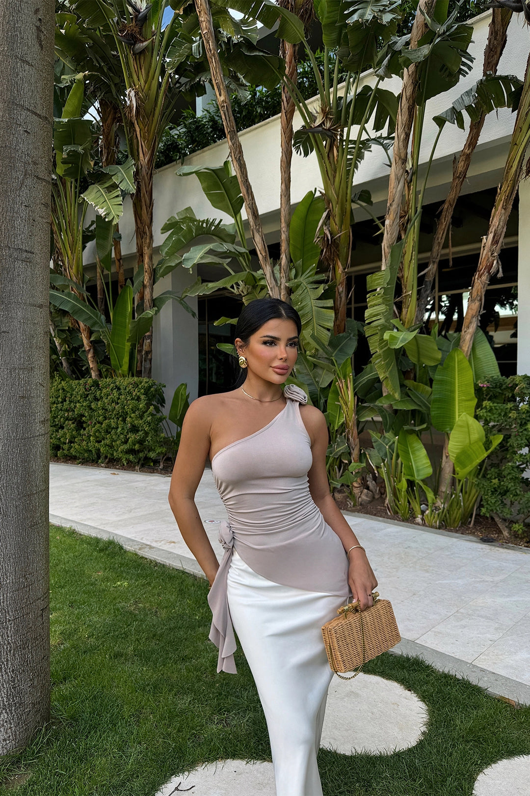 EYY Women Cream Rose Detail Ruffled Blouse - Caldas da Rainha