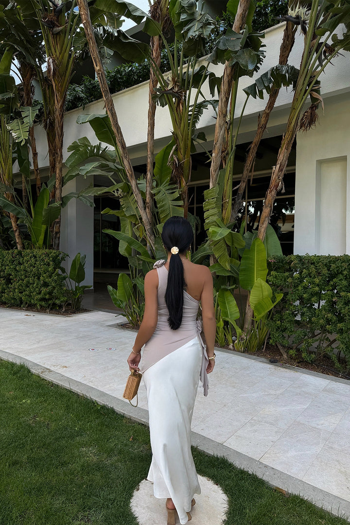 EYY Women Cream Rose Detail Ruffled Blouse - Caldas da Rainha