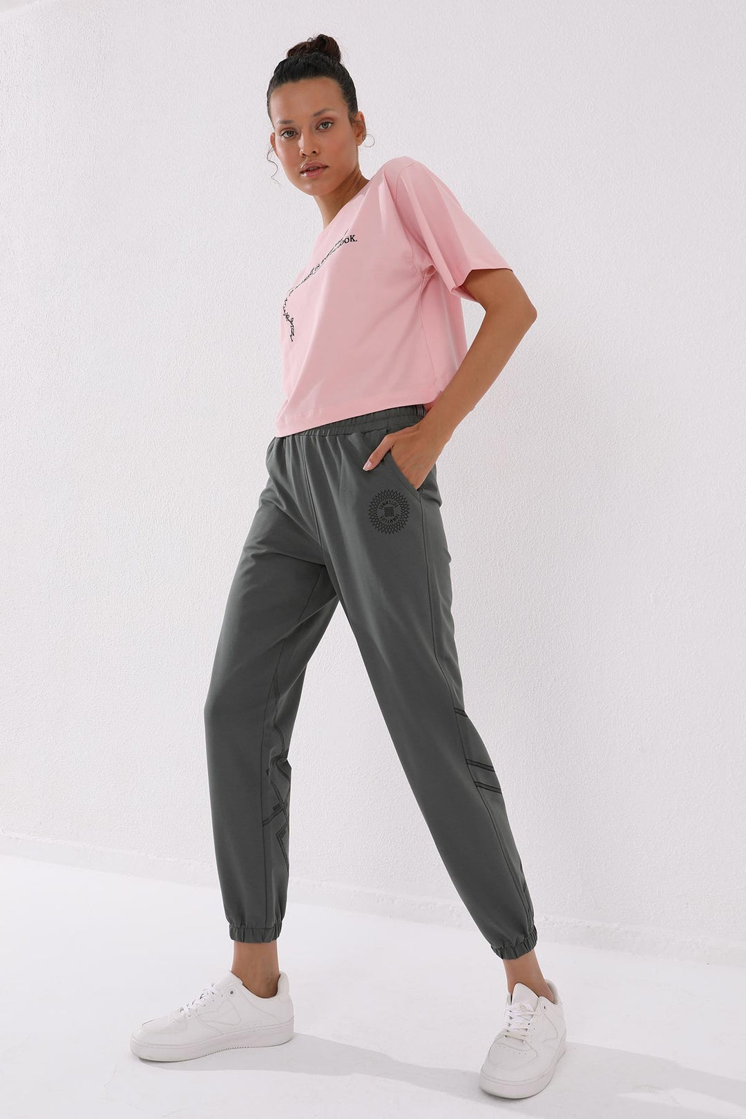 TMY Çağla Printed Comfort Fit Elastic Cuff Women's Sweatpants - 94585 - Pontiac