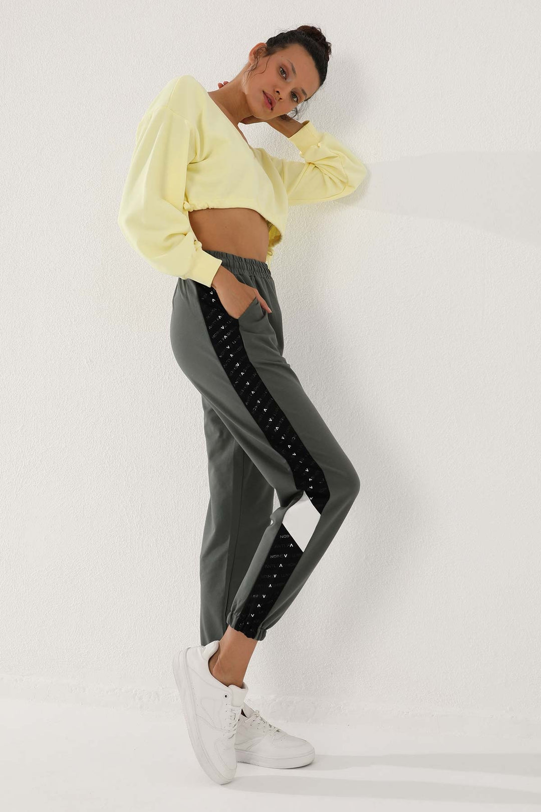 TMY Çağla Dotted Stripe Detailed Jogger Comfortable Fit Elastic Cuff Women's Sweatpants - 94579 - Peoria