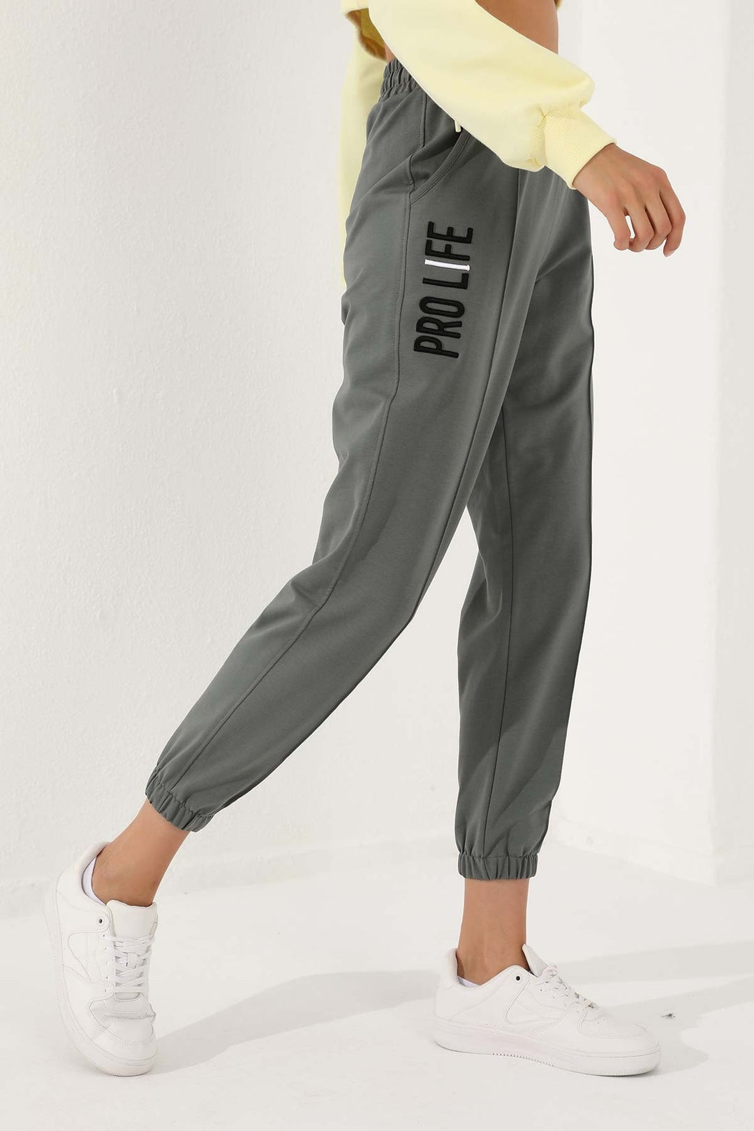 TMY Çağla Summer Embroidered Comfortable Fit Elastic Cuff Women's Sweatpants - 94571 - Torres Novas