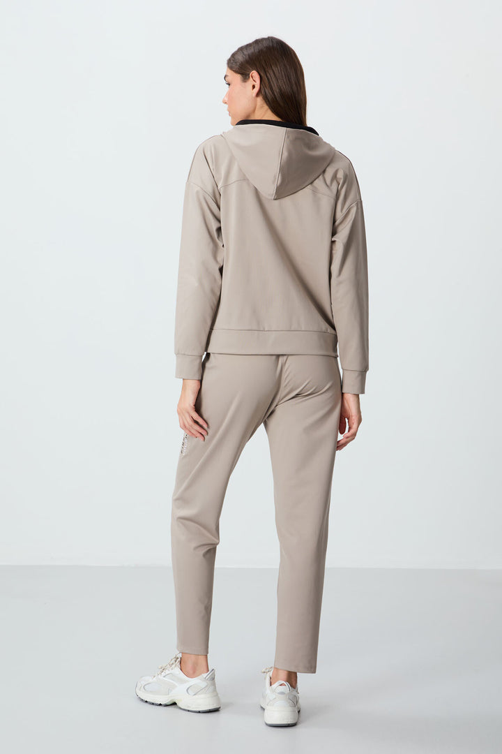 TMY Dark Beige Hooded Tracksuit with Hidden Pocket Details Standard Fit Women's Tracksuit - 95306 - Neuss