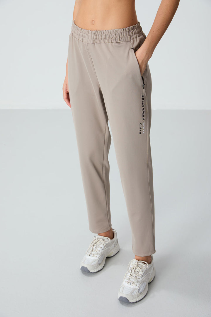TMY Dark Beige Hooded Tracksuit with Hidden Pocket Details Standard Fit Women's Tracksuit - 95306 - Neuss