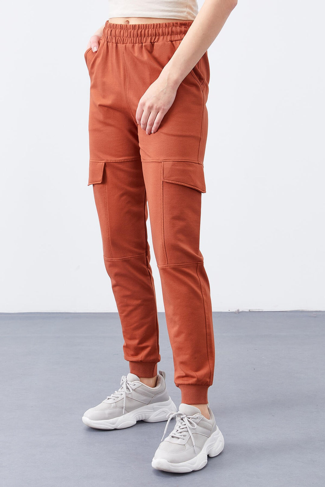 TMY Cinnamon Cargo Pocket Comfortable Fit Cuffed Women's Sweatpants - 94581 - La Chaux-de-Fonds