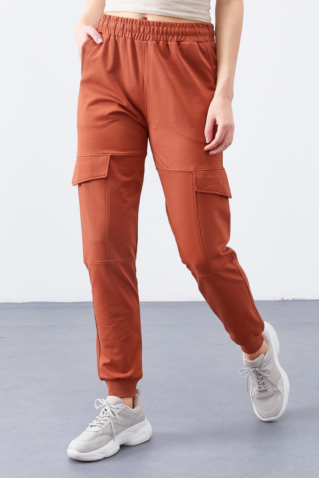 TMY Cinnamon Cargo Pocket Comfortable Fit Cuffed Women's Sweatpants - 94581 - La Chaux-de-Fonds