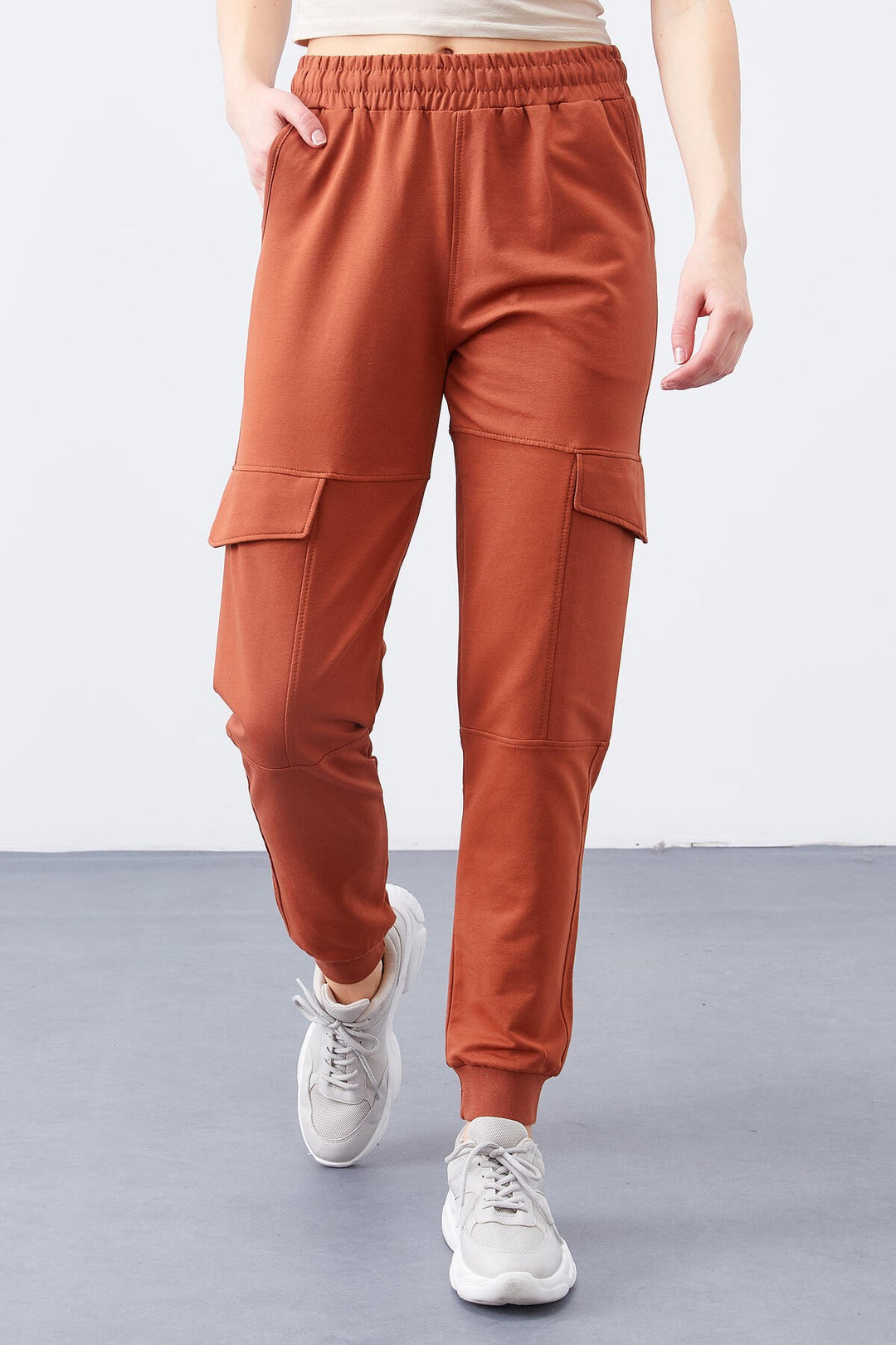 TMY Cinnamon Cargo Pocket Comfortable Fit Cuffed Women's Sweatpants - 94581 - La Chaux-de-Fonds