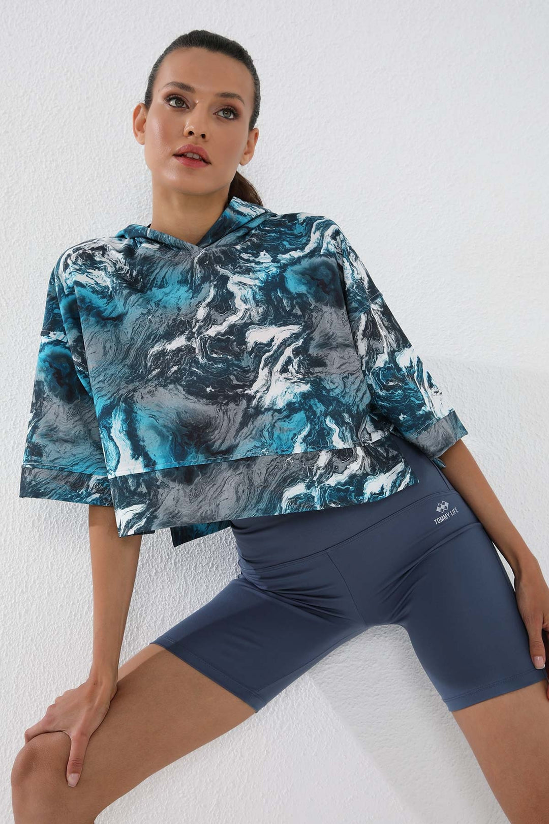 TMY Emerald Batik Patterned Truvakar Sleeve Hooded Women's Oversize Crop Top Sweatshirt - 97141 - Tallaght