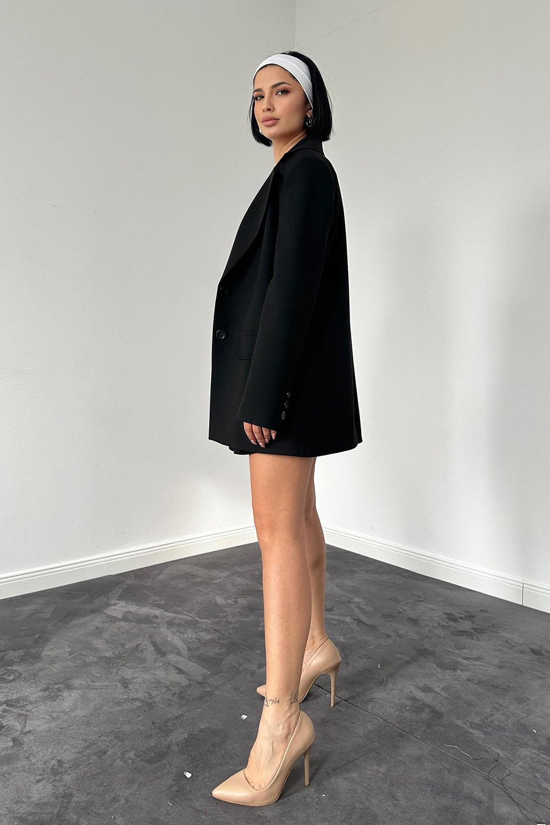 ELS Pleated Jacket and Skirt Set - Black - Huizen