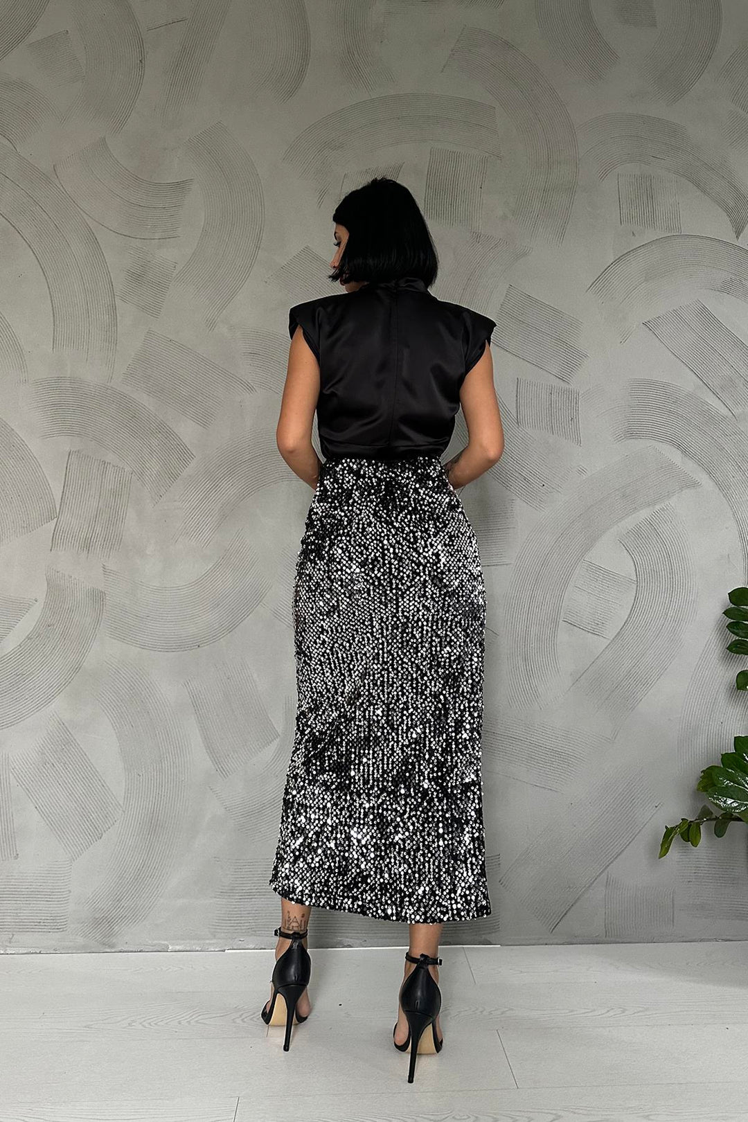 ELS Shiny Skirt with Sequins - Silver - Mountain View