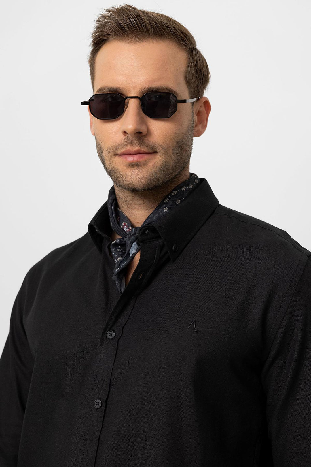 ANT Slim Fit Men's Shirt with Buttoned Collar - Drohobych