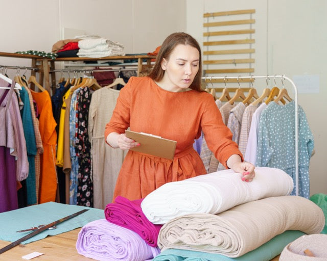 How to Rotate Seasonal Collections in a Wholesale Women's Store