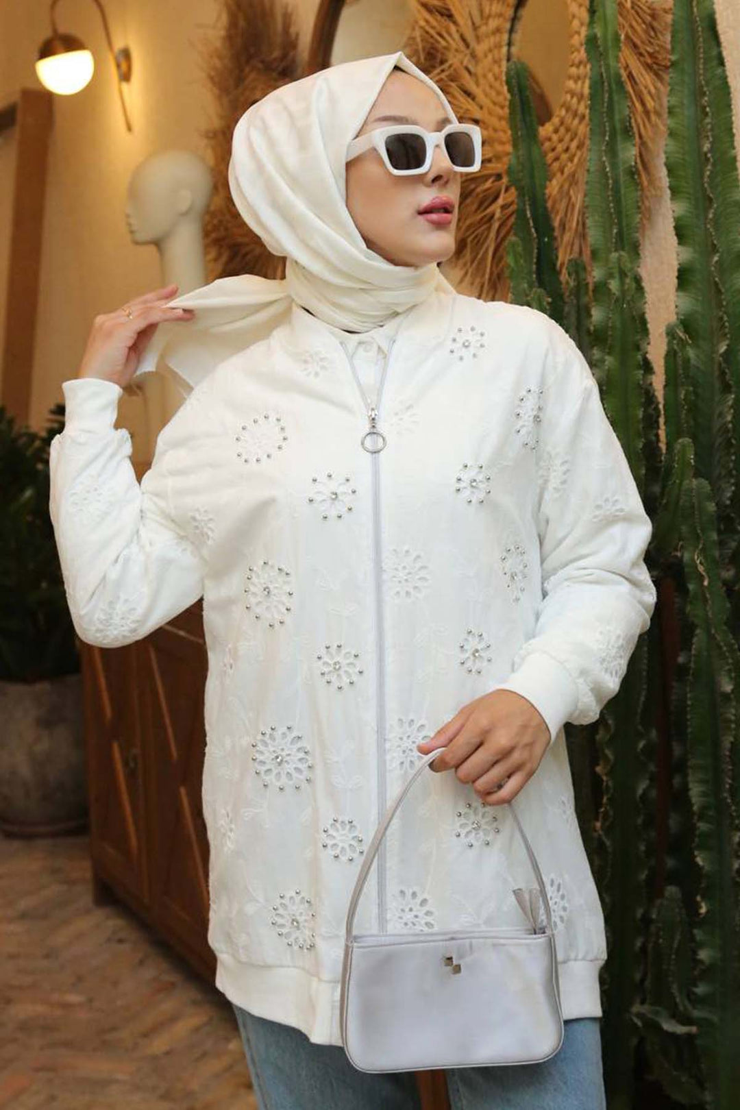 BNG Women Taş İşlemeli Brode Hırka Beyaz 2000 - Pine Bluff