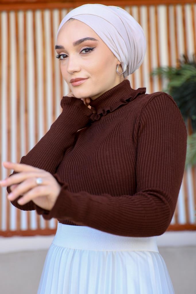 BNG سترة نسائية بنية بياقة مدورة وتفاصيل كشكش - كليرمونت