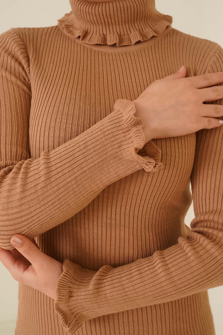 BNG سترة نسائية بياقة مدورة وتفاصيل كشكش - كليرمونت