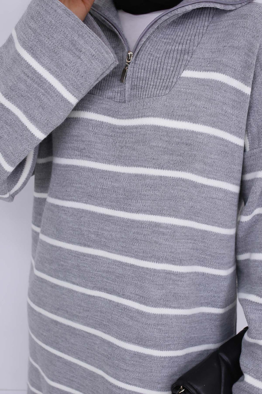 BNG Women Yakası Fermuar Detaylı Çizgili Triko Elbise Gri 3112 - Ellesmere Port