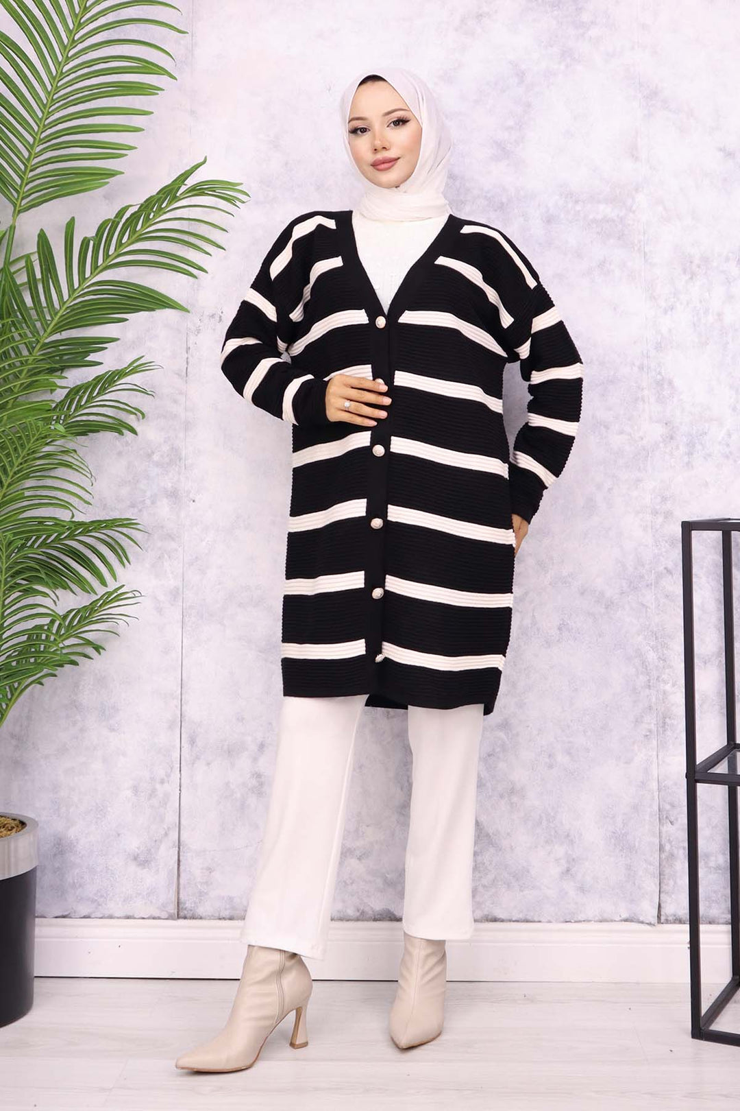 BNG Women Ribbed Striped Knit Cardigan Black - Villa Victoria
