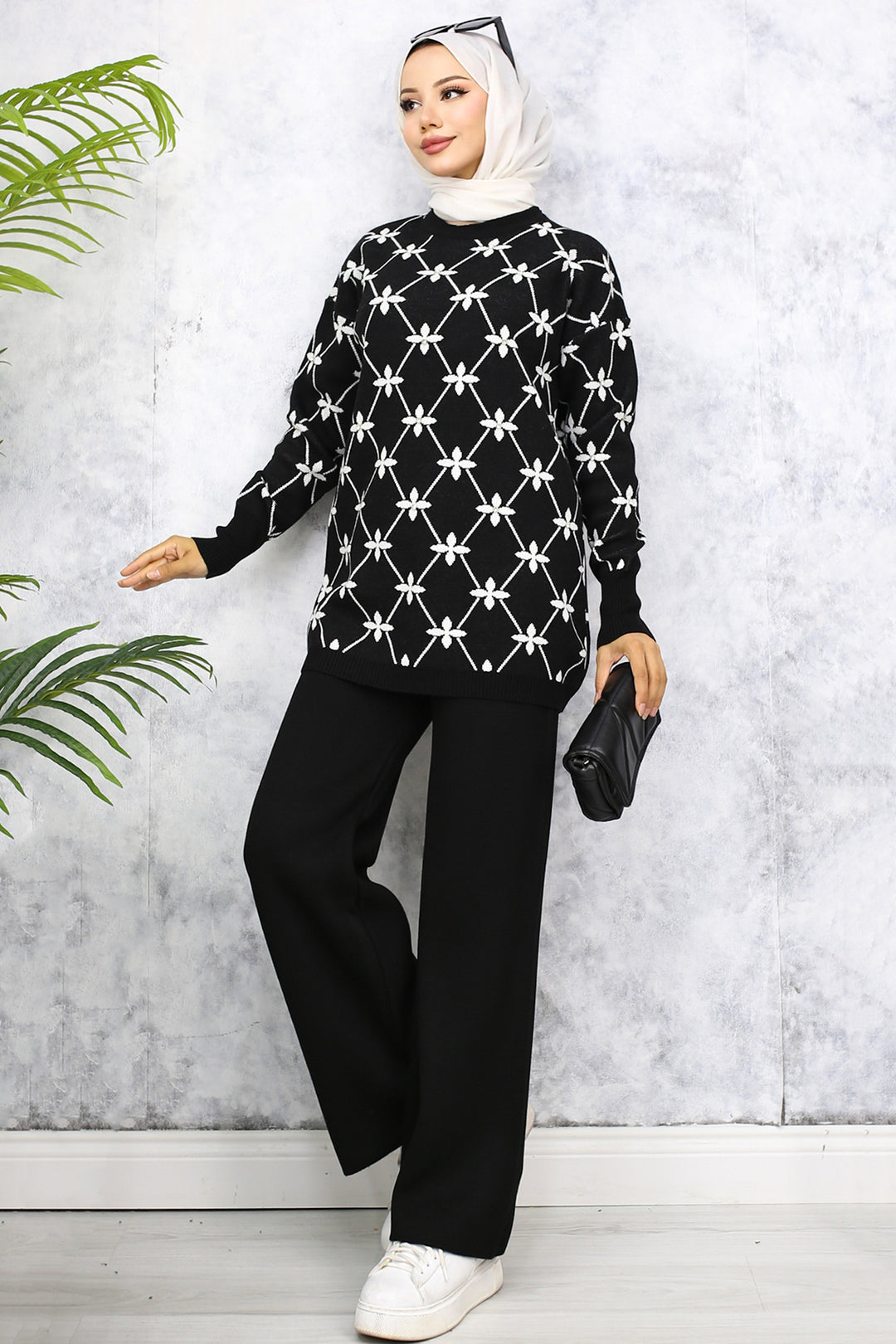 BNG Women Black Knitwear Set with Flower Pattern and Stones - Clermont