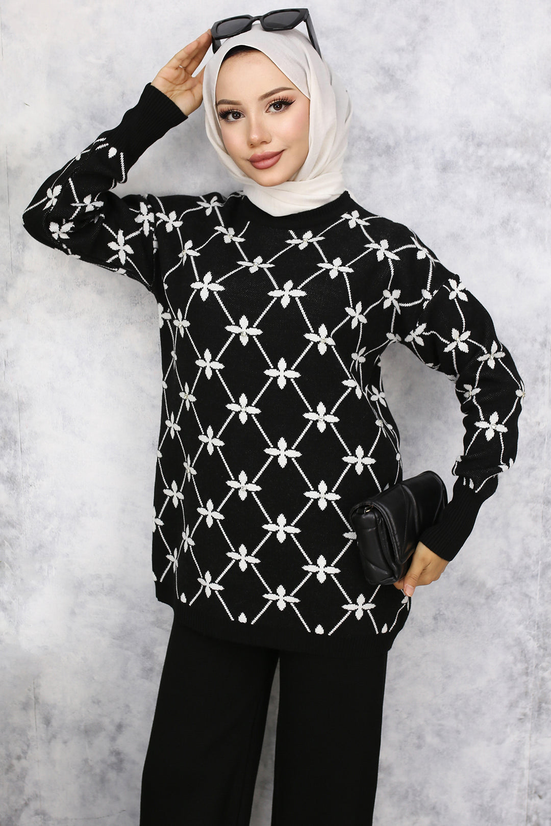 BNG Women Black Knitwear Set with Flower Pattern and Stones - Clermont