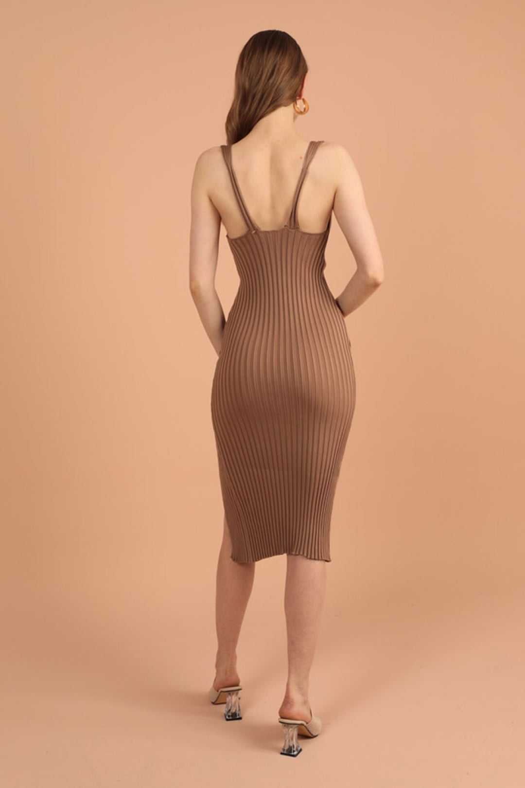 فستان KKT Knitwear سميك برقبة على شكل حرف V للنساء - بني جملي - مدينة مانوكاو