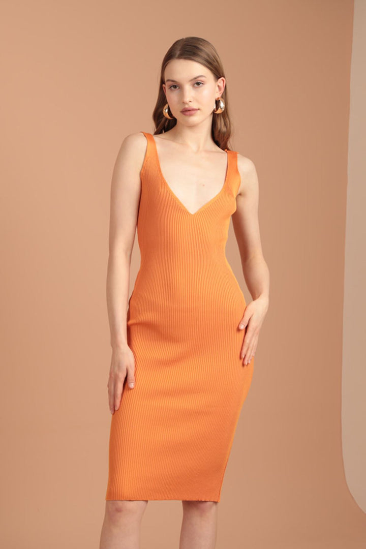 فستان KKT Knitwear برقبة على شكل V للنساء متوسط ​​الطول - برتقالي - San Vicente del Raspeig