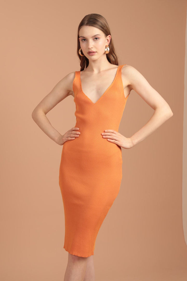 فستان KKT Knitwear برقبة على شكل V للنساء متوسط ​​الطول - برتقالي - San Vicente del Raspeig