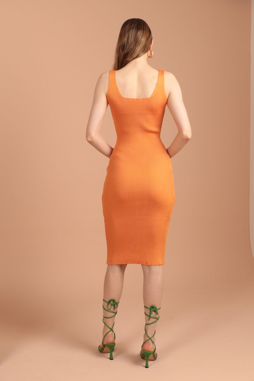 فستان KKT Knitwear برقبة على شكل V للنساء متوسط ​​الطول - برتقالي - San Vicente del Raspeig
