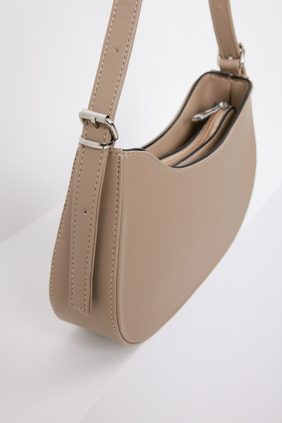 BGD Women Woman Beige Plain Baguette Bag 010167 - Isla