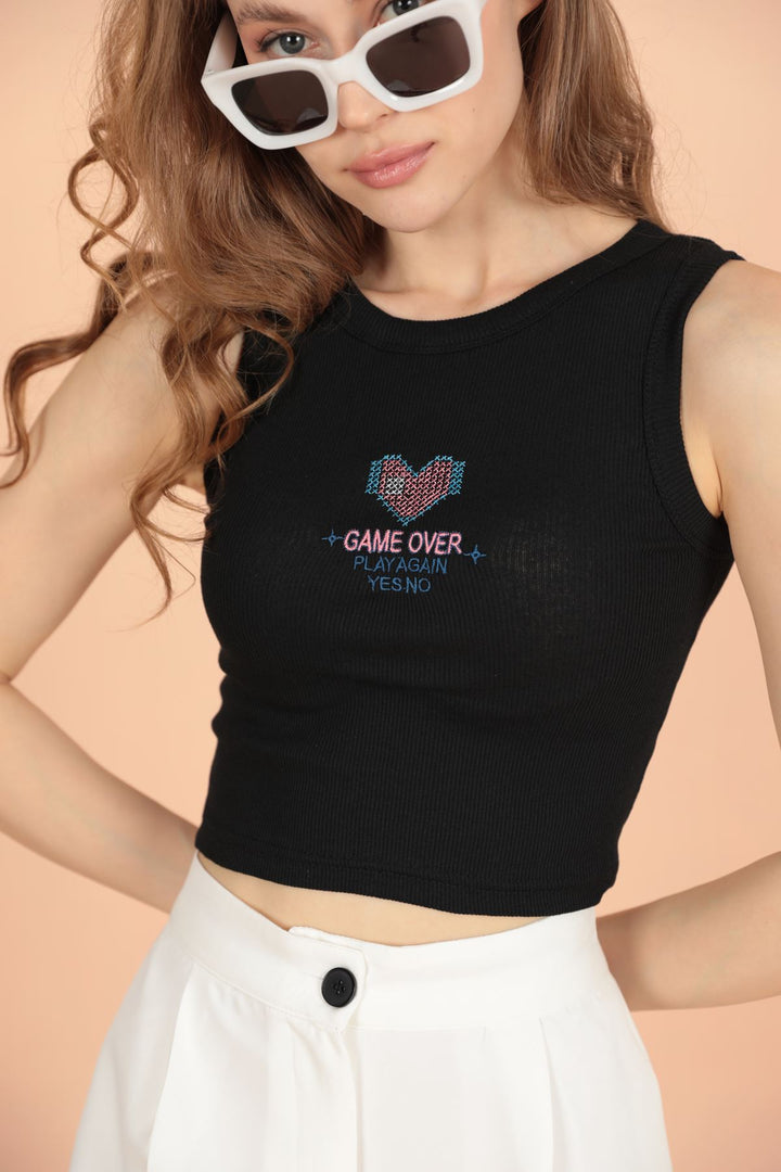 بلوزة نسائية مطرزة Game Over من KKT - أسود - Torrelavega