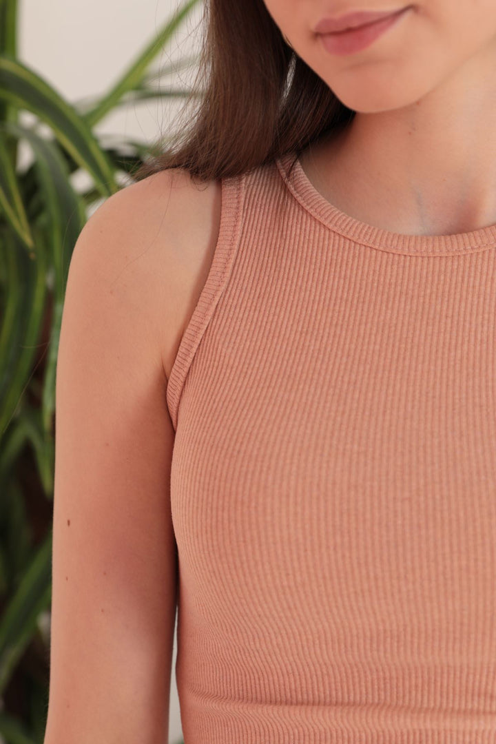 بلوزة نسائية من KKT من قماش Camisole بياقة رسن - بيج - Bragança